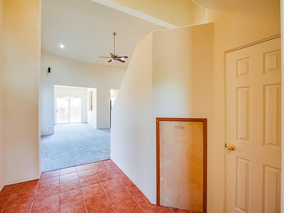 4th image of 625 Aster St