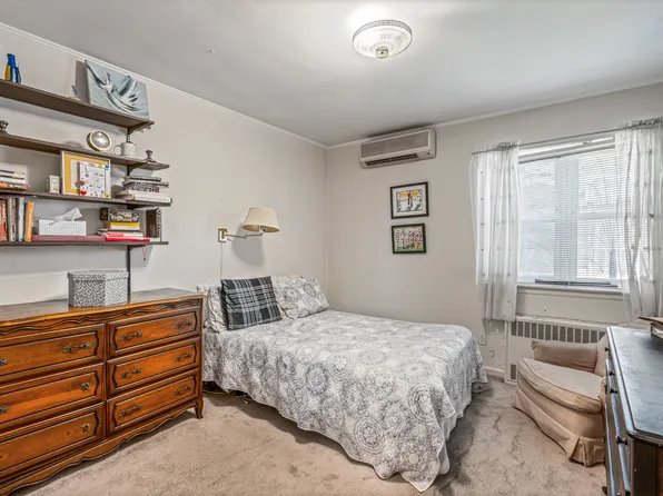 218-27 Sawyer Avenue image 5 of 19