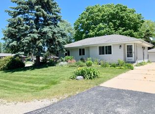 6943 Surrey Ln, Racine, WI 53402