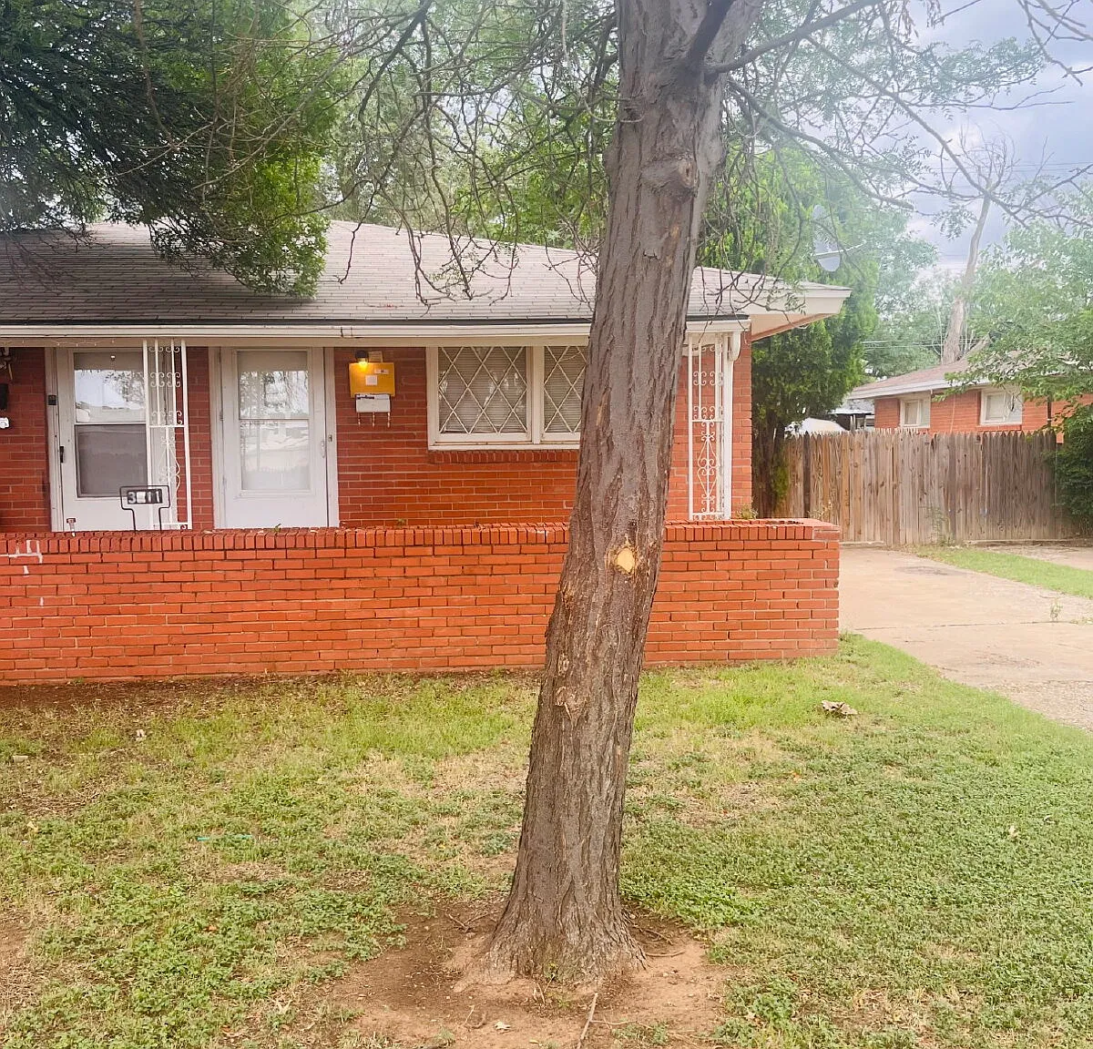 2 bed, 1.0 bath, 1073 sqft, $950 — Photo 1