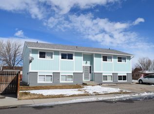 220 Oregon Trl, Glenrock, WY 82637