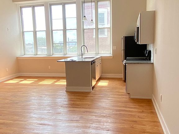 3rd image of 2651 Buckius St #39