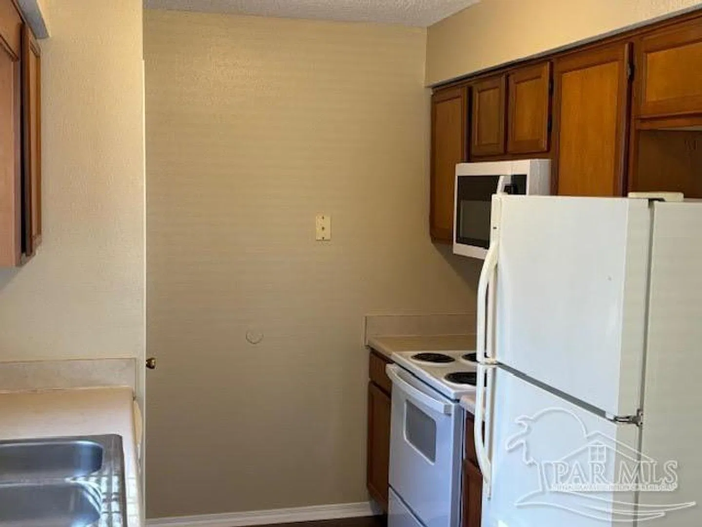 Charming Three Bedroom Two Bath Patio Home in Bay Pine Villas — Photo 3