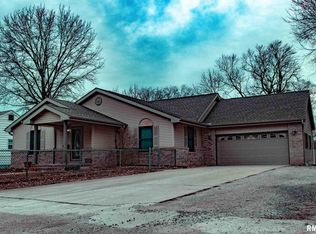 1417 N Stephens Ave, Grandview, IL 62702