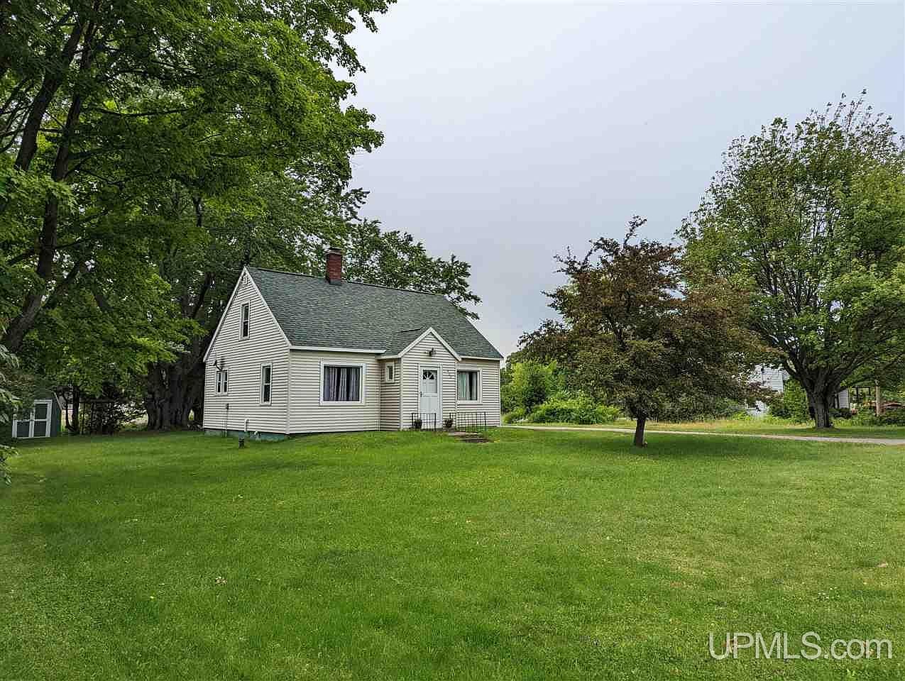 422 Corning St, Marquette, MI 49855 Zillow