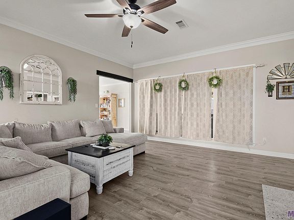 5th image of 17159 Fountainbleau Dr