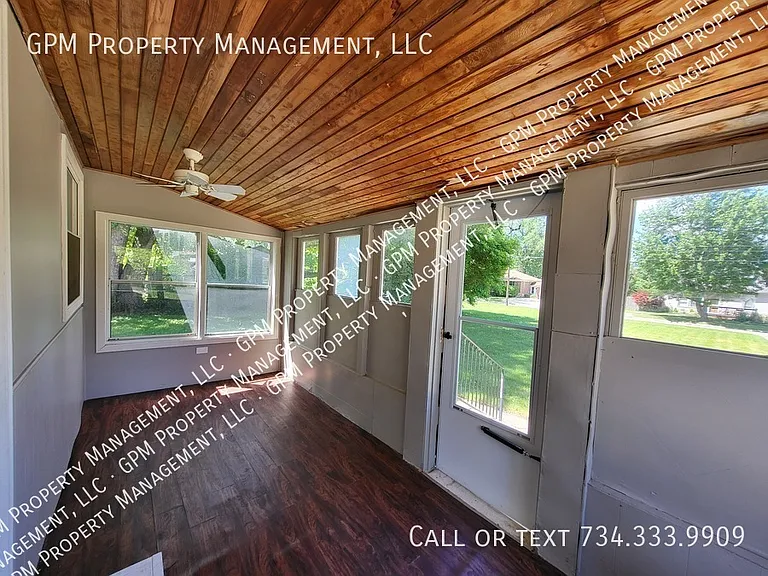 23378 Cunningham Ave — Photo 5