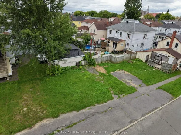 829 1st St E, Cornwall, ON K6H 1M9