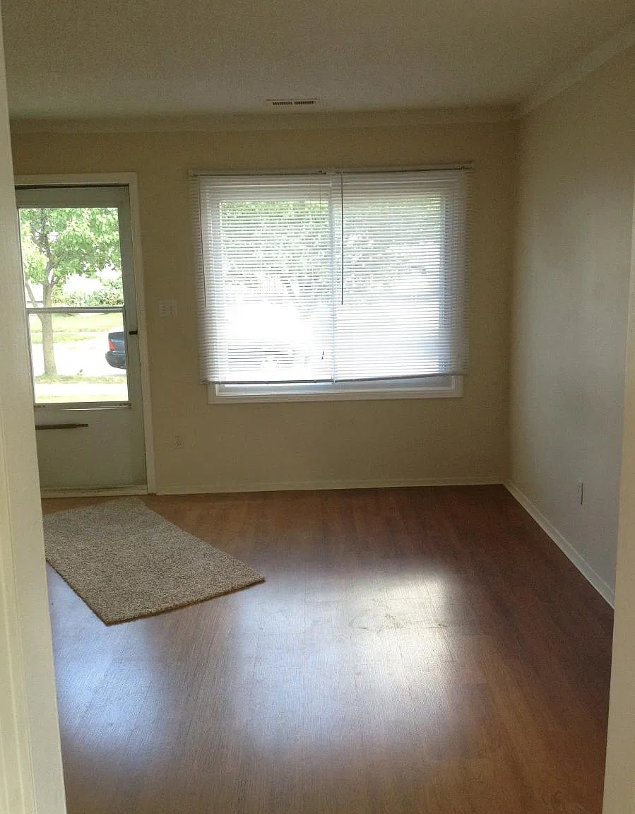3 bed, 984 sqft, $1,400 — Photo 3