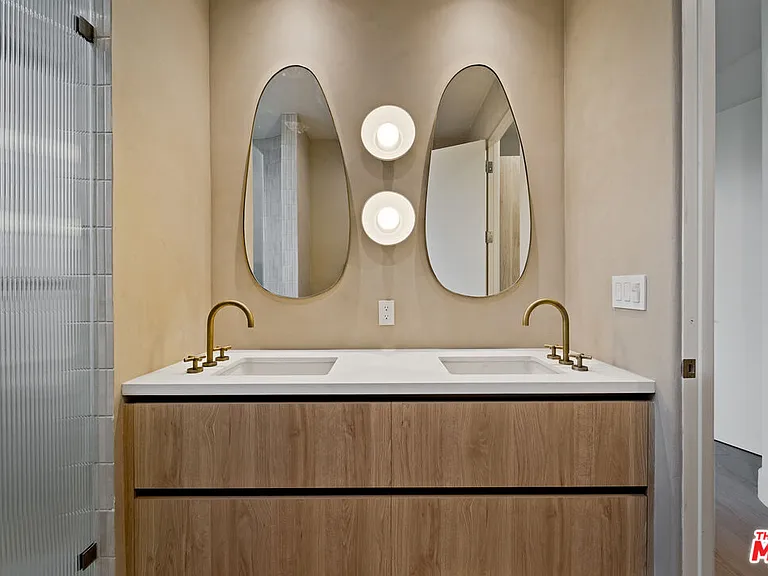 755 N Alfred St #B — Photo 10
