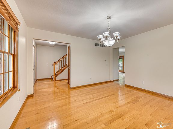 4th image of 9121 Village Meadows Dr