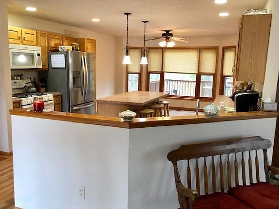 3rd image of 1281 Hillside Dr