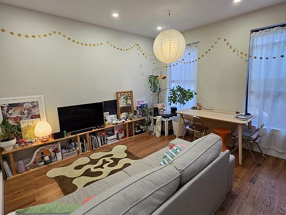 4th image of 521 Willoughby Ave #3B
