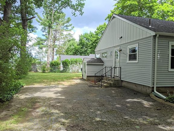 5th image of 10 Lakeview Park Ln