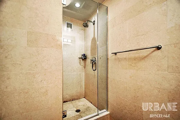 Rented by Urbane Brokerage | media 33