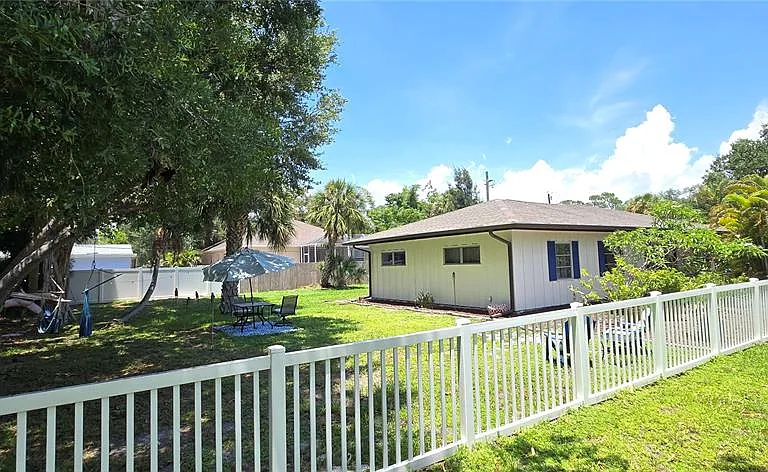 2301 Kalin Ln — Photo 3