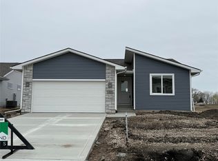 320 Fireside Dr NW, Bondurant, IA 50035