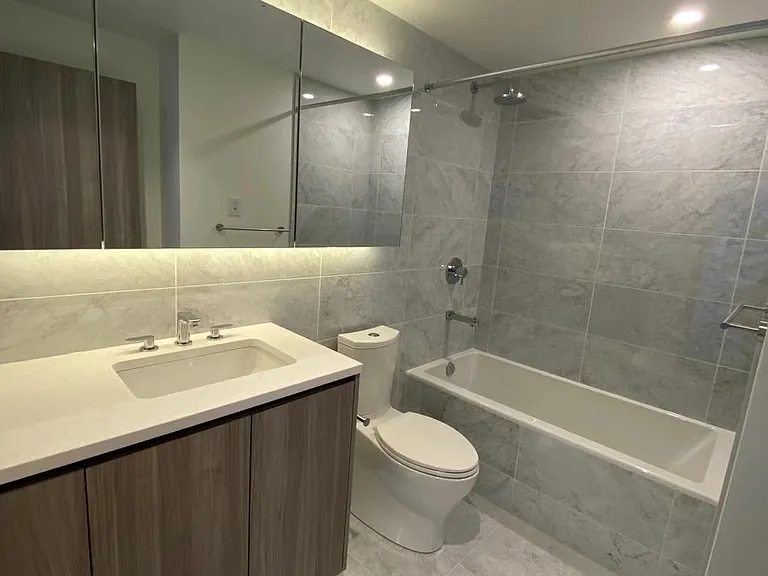 95 McMahon Dr #2106 — Photo 4