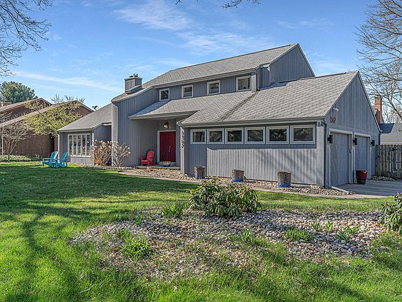 3rd image of 1367 Silverbrook Ln