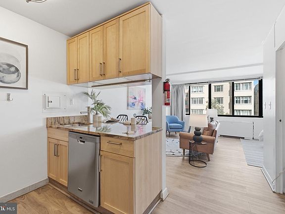 4th image of 522 21st St NW APT 407