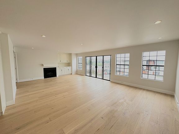 5th image of 308 Pershing Dr APT C