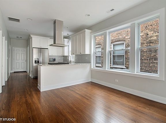 4th image of 5018 W Sunnyside Ave #2
