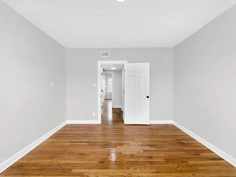 4301 W Potomac Ave — Photo 19