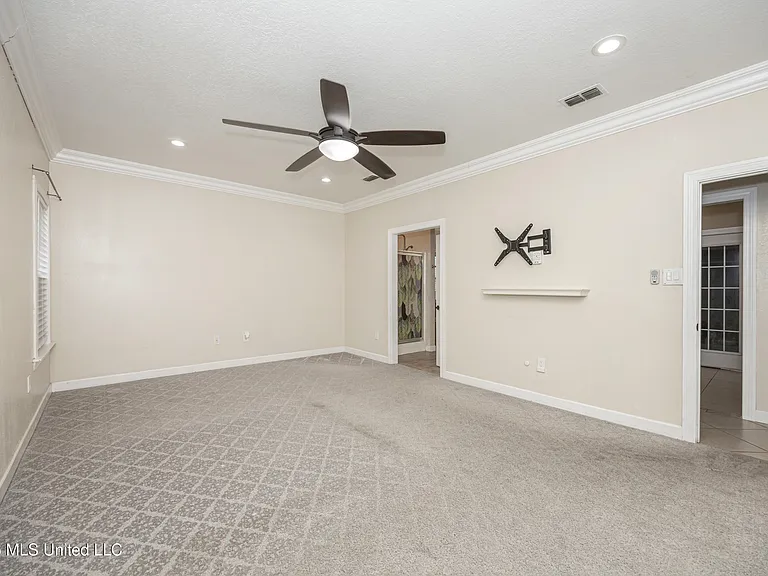 15208 Lisa Dr — Photo 32