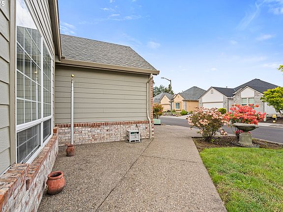 5th image of 1939 NE Harewood Pl