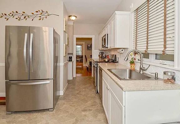 3rd image of 91 Essex St #1
