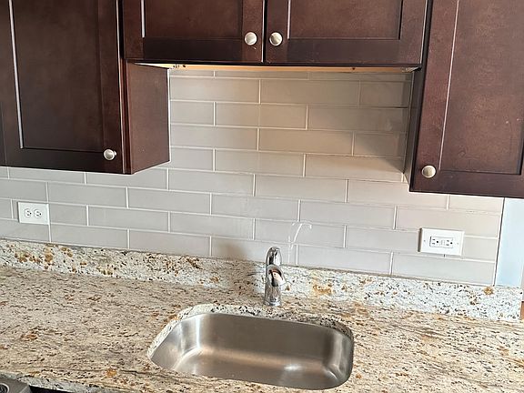 5th image of 663-409 W Grace St