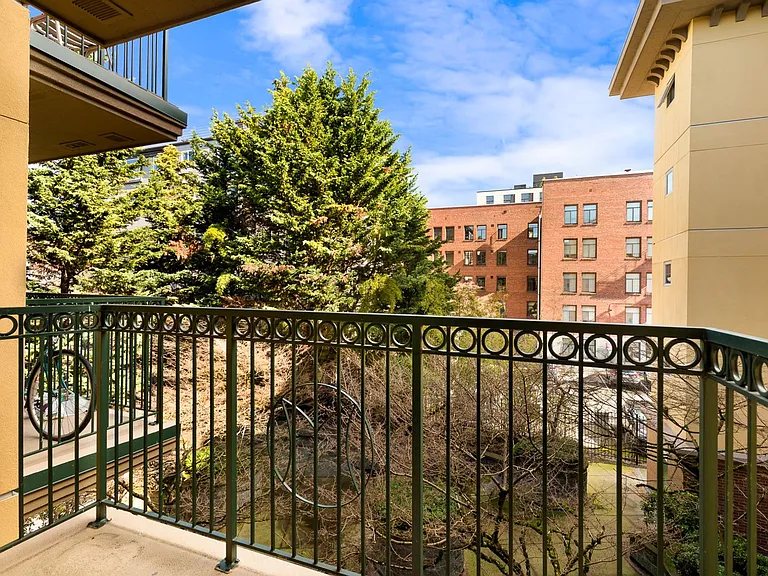700 E Denny Way #404 — Photo 10