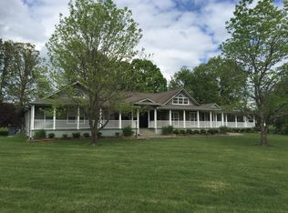 822 Meadow Creek Dr, Oneida, TN 37841
