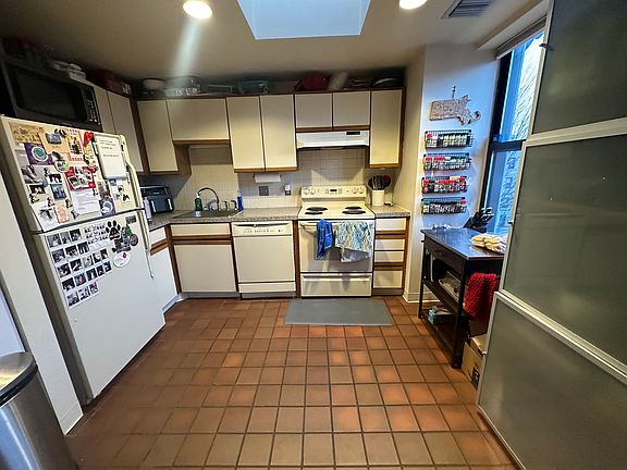 2nd image of 108 Gainsborough St #403