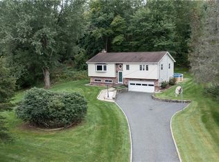 13 Mendes Rd, Danbury, CT 06811