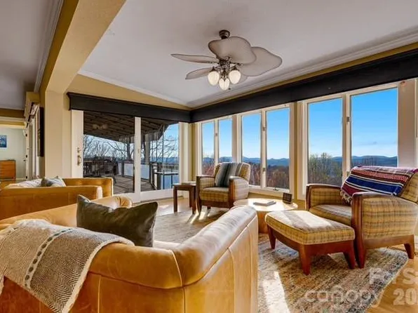 300 Roberts Dr, Laurel Park, NC 28739