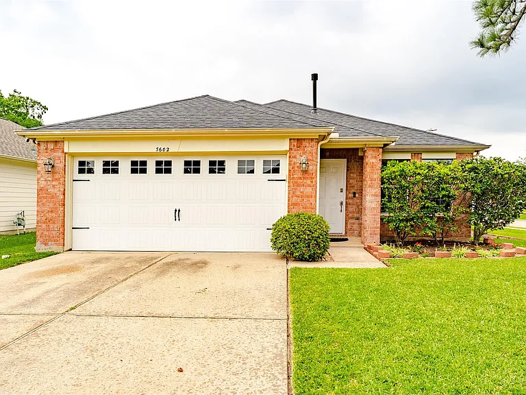 7602 Little Thicket Ct — Photo 4