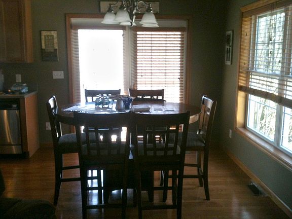 Eat-in kitchen