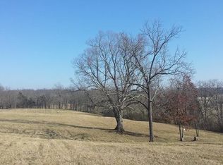 2 Deerland Tct Dr, Frankfort, KY 40601