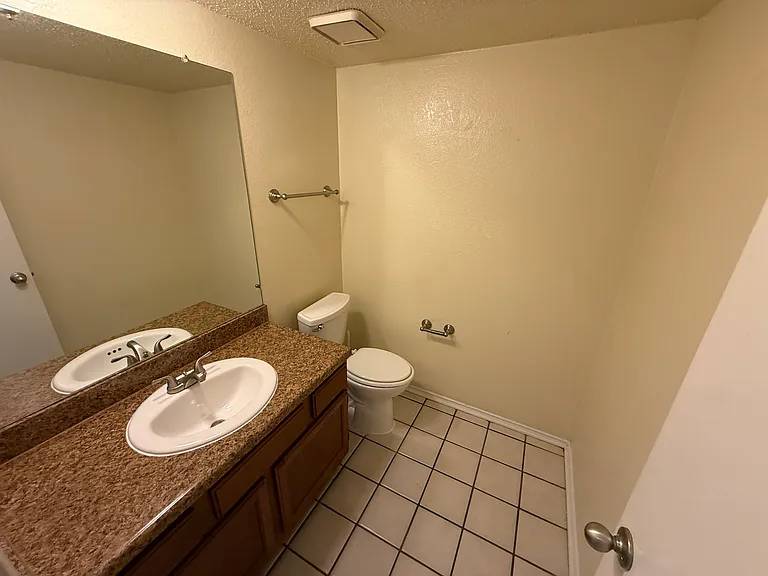 730 Bluebonnet Dr #B — Photo 14