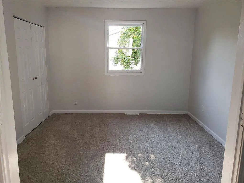 4 bed, 1974 sqft, $2,000 — Photo 4