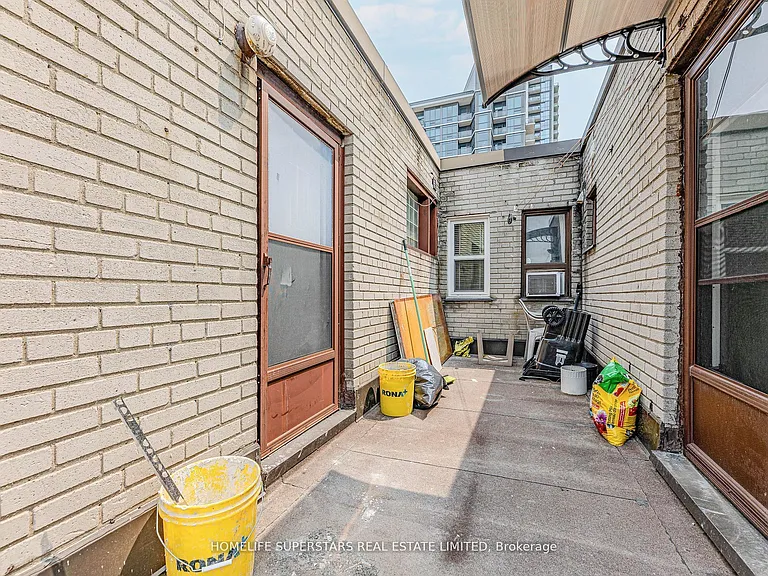 1164 The Queensway #A — Photo 16