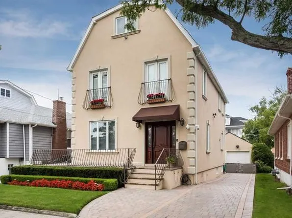 437 Beach 144 St, Neponsit, NY 11694