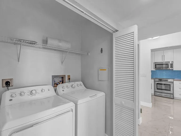 3020 NE 32nd St #905 — Photo 38