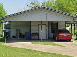 614 S Virginia St, Port Lavaca, TX 77979