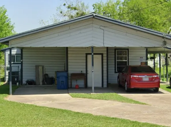 614 S Virginia St, Port Lavaca, TX 77979