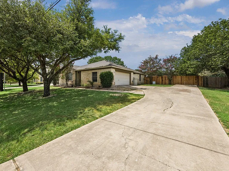 500 Millington Ln — Photo 2