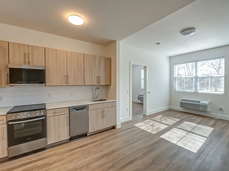 11 1st Ave — Photo 33