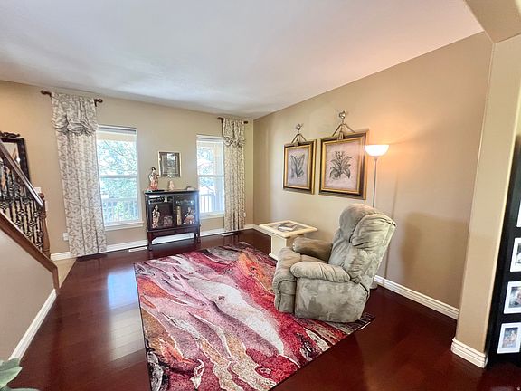 5th image of 369 E Culross Cir N