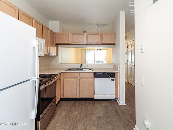 3rd image of 12311 KENSINGTON LAKES Drive #1604